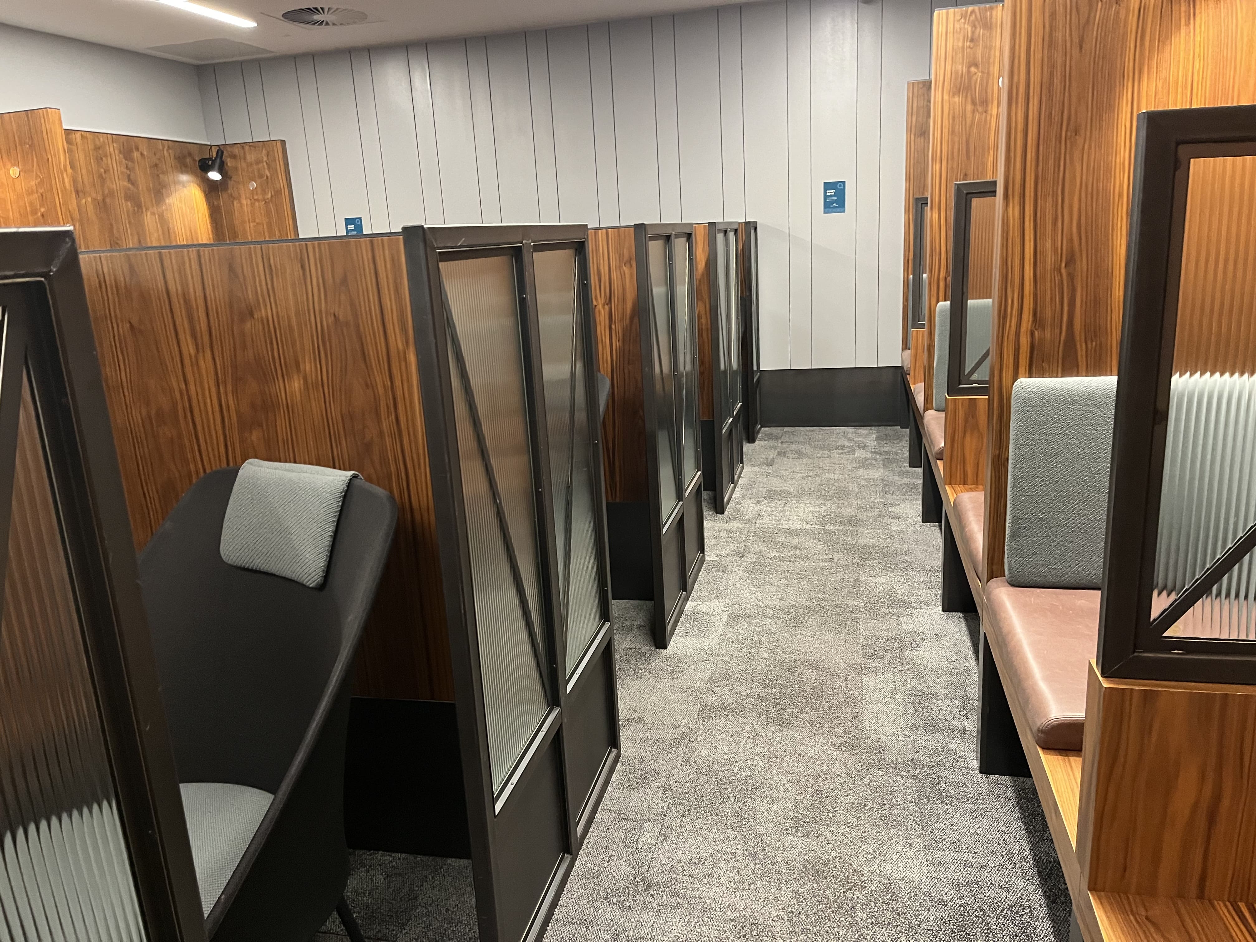 Neil Scrivener reviews the Aspire Club airport lounge in Gatwick's South Terminal. Available to Priority Pass and American Express Platinum Card holders.