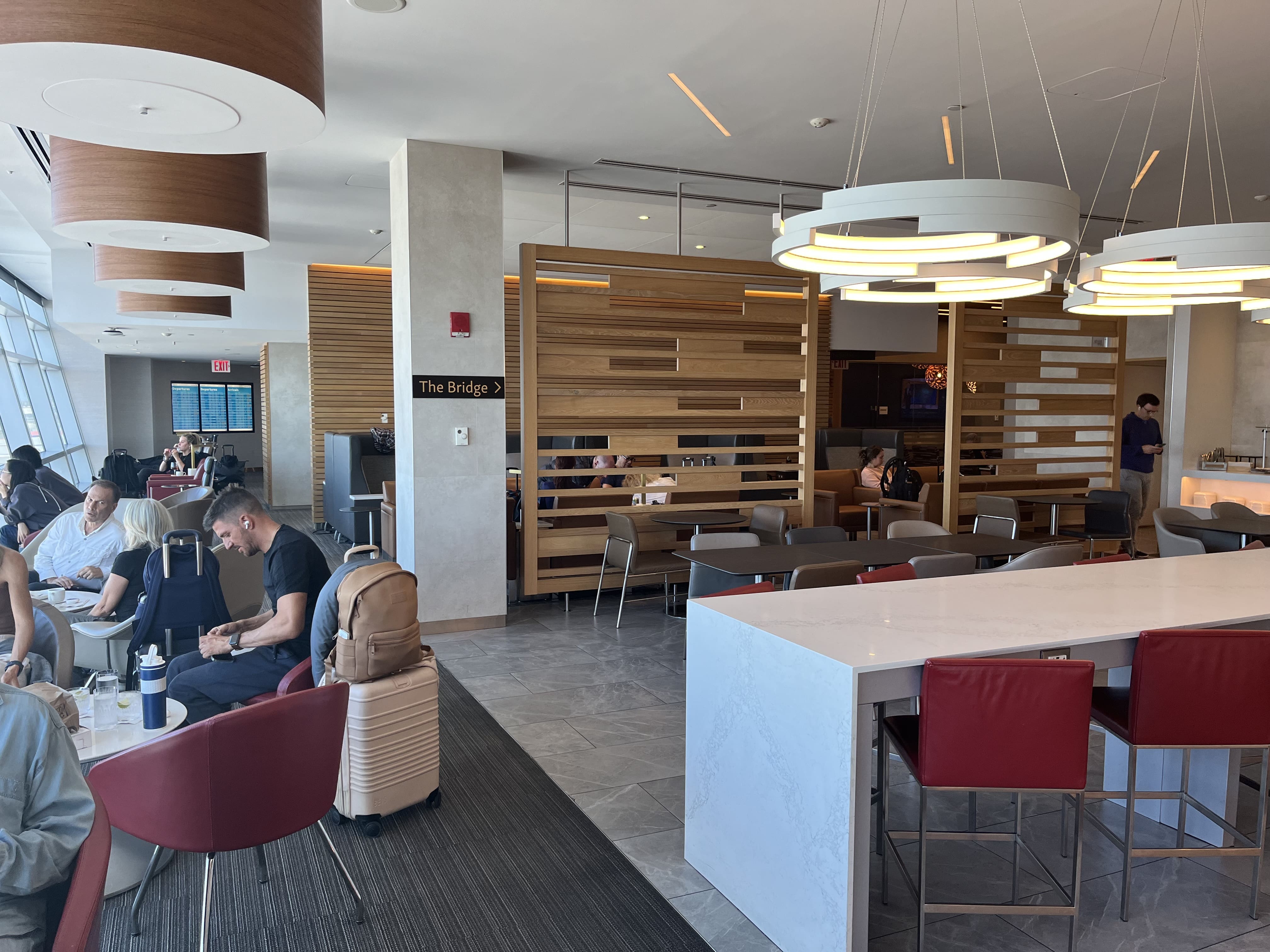 Neil Scrivener reviews The Greenwich Lounge in JFK's Terminal 8 (New York), available to those traveling Business Class.