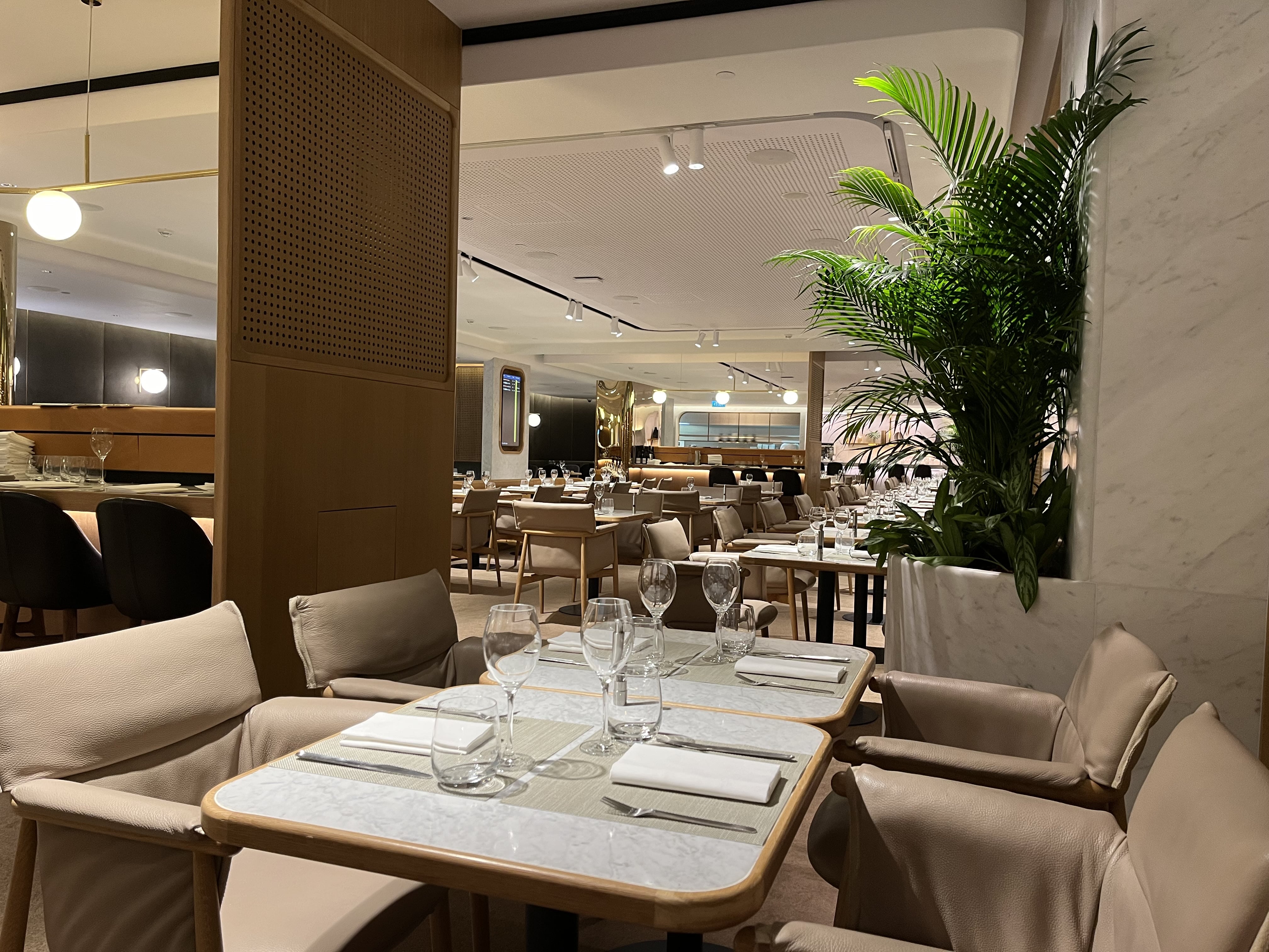 Neil Scrivener reviews the Qantas Airlines First Lounge in Terminal 1 of Singapore's Changi Airport - accessed via OneWorld Emerald status.