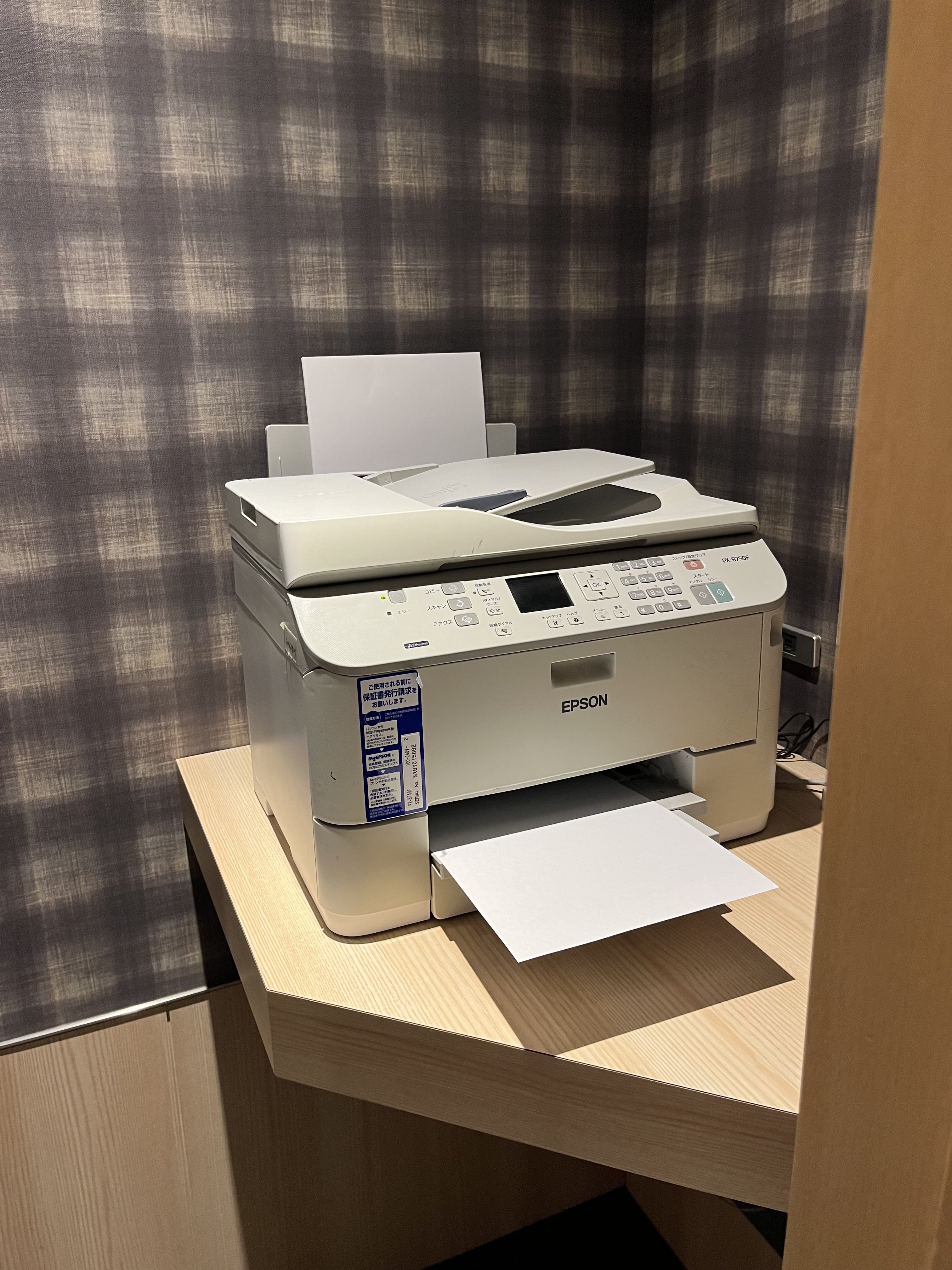 Neil Scrivener reviews the JAL Sakura Sky View Lounge (Business Class) in Terminal 3 of Tokyo's Haneda Airport, also available to OneWorld members.