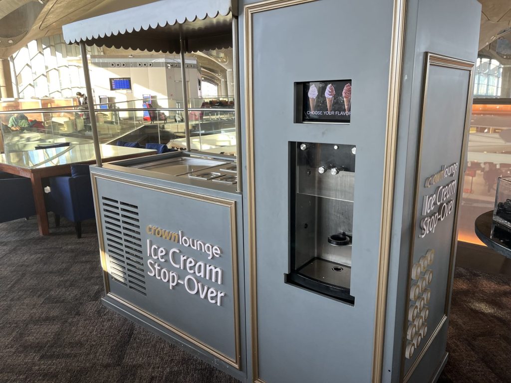 Neil Scrivener reviews the Royal Jordanian Crown Lounge in Amman's Queen Alia International Airport, accessed by through OneWorld membership or flying Business Class.
