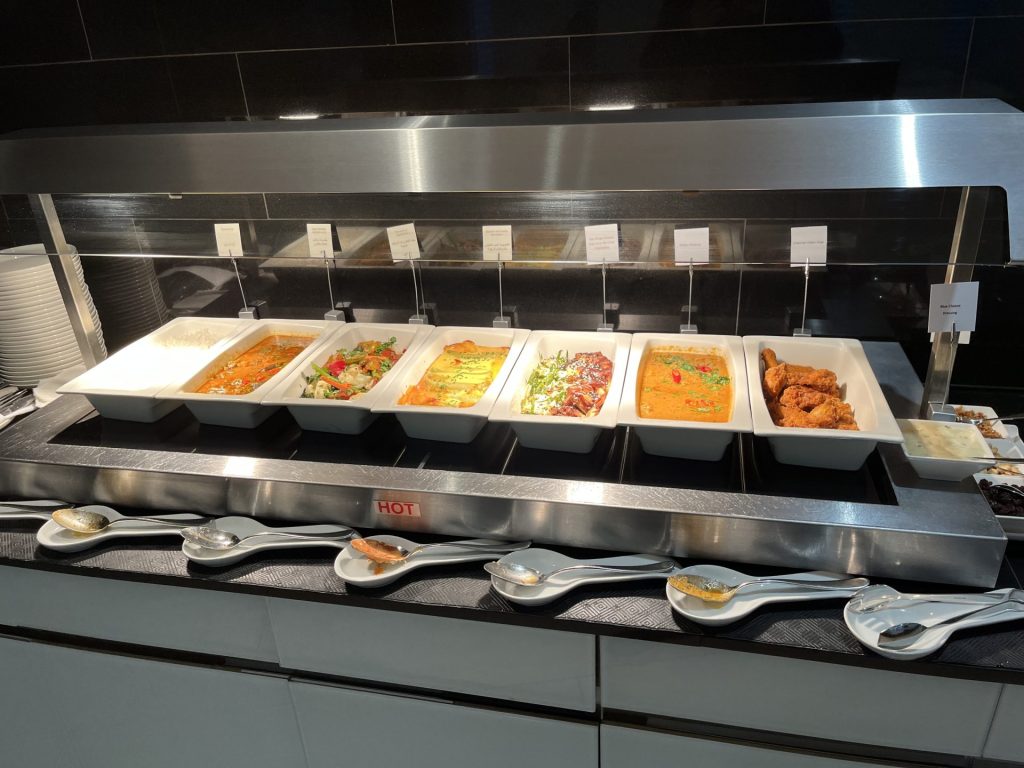 Neil Scrivener reviews the Etihad Lounge in London Heathrow's Terminal 4, available to passengers flying with Etihad in Business Class, First Class, or Etihad Guest Members