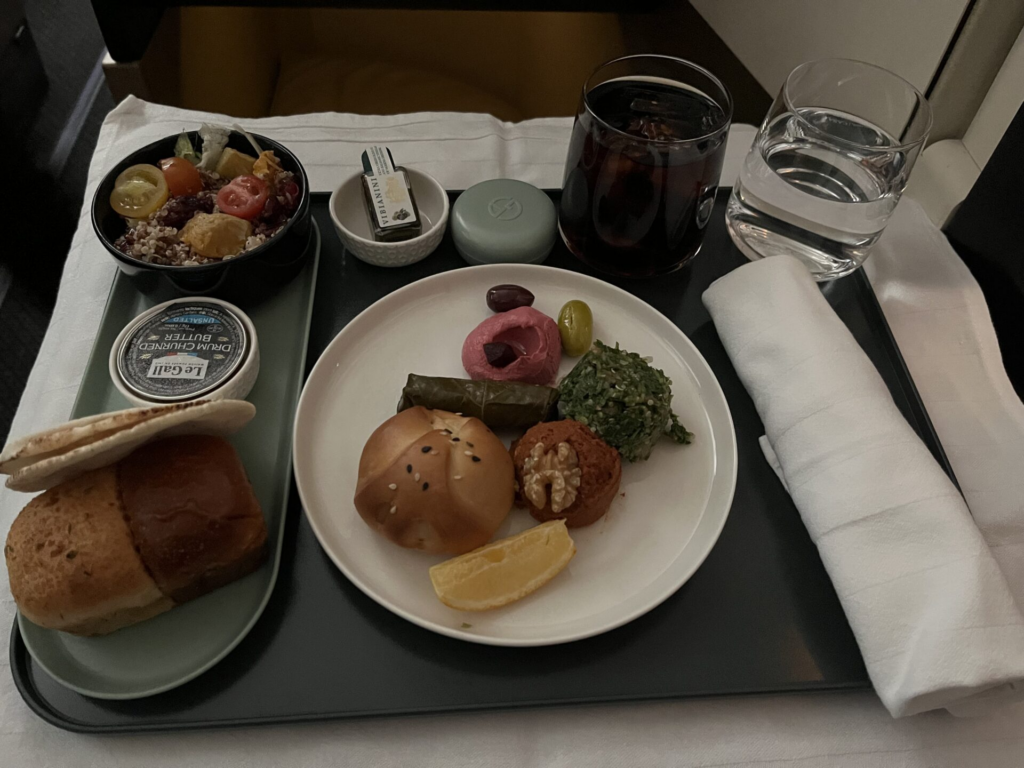 ✈️ Qatar Airways vs. Etihad: Who Wins in Business Class? 🏆✨
Two Gulf giants, two premium experiences—Qsuite or Etihad’s Business Class? 🛏️🍽️ From seats to service, we break it all down so you can choose the best! Read our in-depth review and find out which airline truly delivers luxury in the sky.
