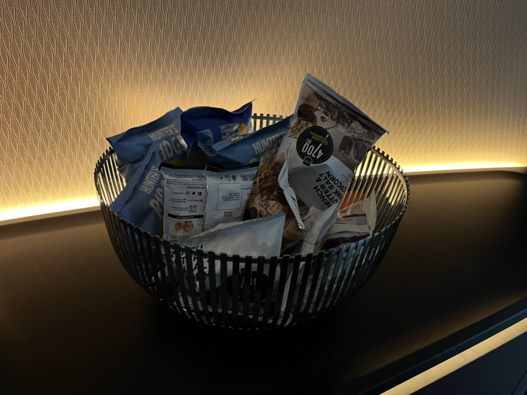 ✈️ Qatar Airways vs. Etihad: Who Wins in Business Class? 🏆✨
Two Gulf giants, two premium experiences—Qsuite or Etihad’s Business Class? 🛏️🍽️ From seats to service, we break it all down so you can choose the best! Read our in-depth review and find out which airline truly delivers luxury in the sky.