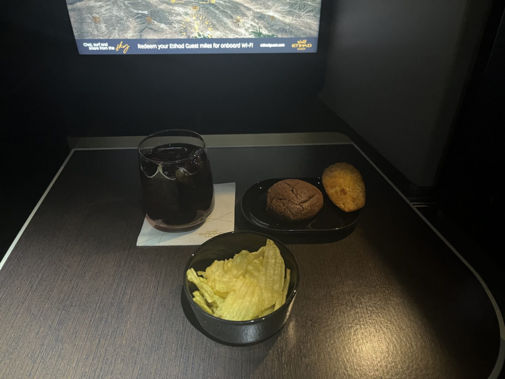 ✈️ Qatar Airways vs. Etihad: Who Wins in Business Class? 🏆✨
Two Gulf giants, two premium experiences—Qsuite or Etihad’s Business Class? 🛏️🍽️ From seats to service, we break it all down so you can choose the best! Read our in-depth review and find out which airline truly delivers luxury in the sky.