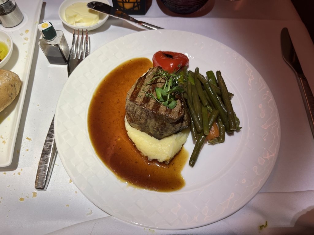 ✈️ Qatar Airways vs. Etihad: Who Wins in Business Class? 🏆✨
Two Gulf giants, two premium experiences—Qsuite or Etihad’s Business Class? 🛏️🍽️ From seats to service, we break it all down so you can choose the best! Read our in-depth review and find out which airline truly delivers luxury in the sky.