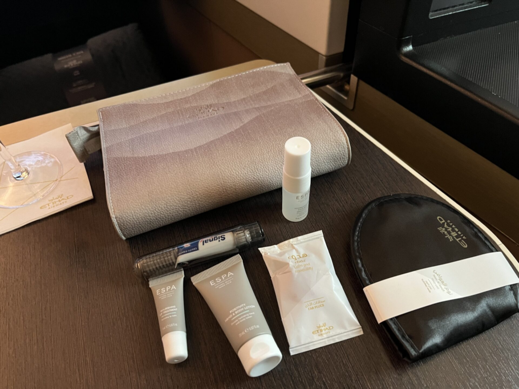 ✈️ Qatar Airways vs. Etihad: Who Wins in Business Class? 🏆✨
Two Gulf giants, two premium experiences—Qsuite or Etihad’s Business Class? 🛏️🍽️ From seats to service, we break it all down so you can choose the best! Read our in-depth review and find out which airline truly delivers luxury in the sky.