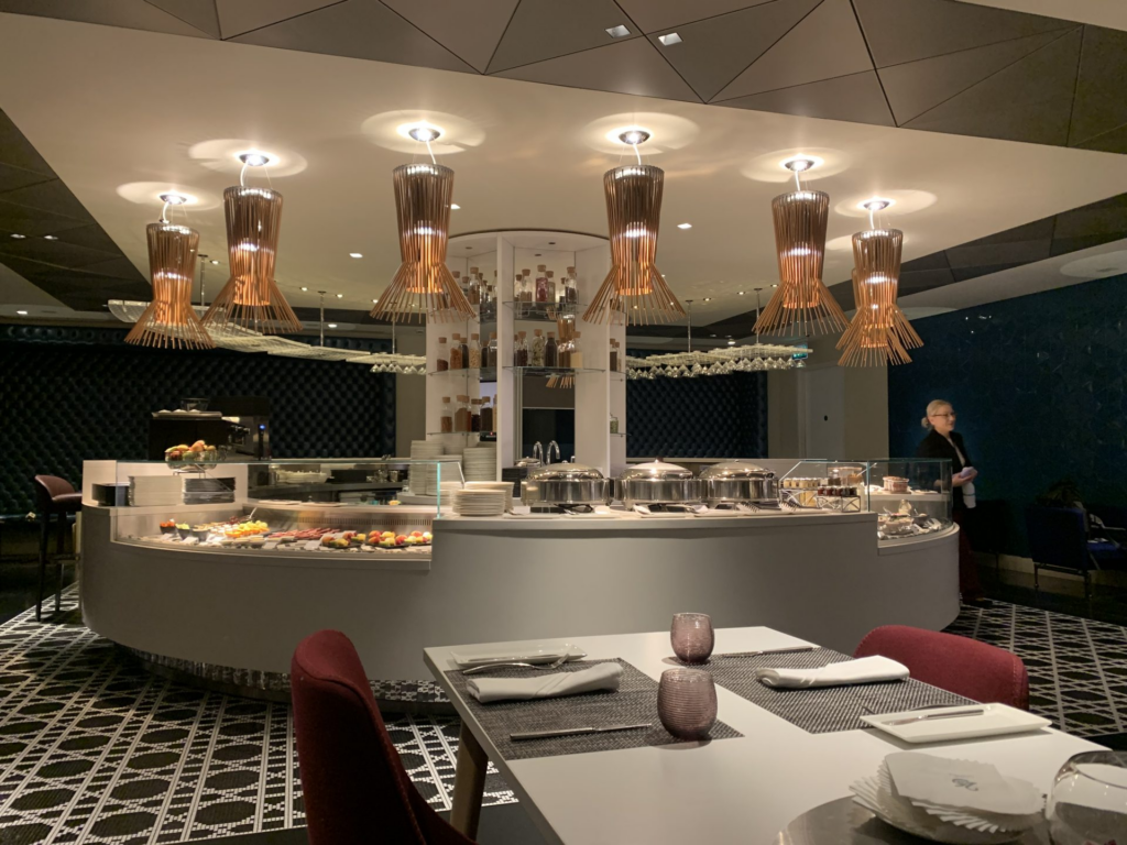 ✈️ Qatar Airways vs. Etihad: Who Wins in Business Class? 🏆✨
Two Gulf giants, two premium experiences—Qsuite or Etihad’s Business Class? 🛏️🍽️ From seats to service, we break it all down so you can choose the best! Read our in-depth review and find out which airline truly delivers luxury in the sky.