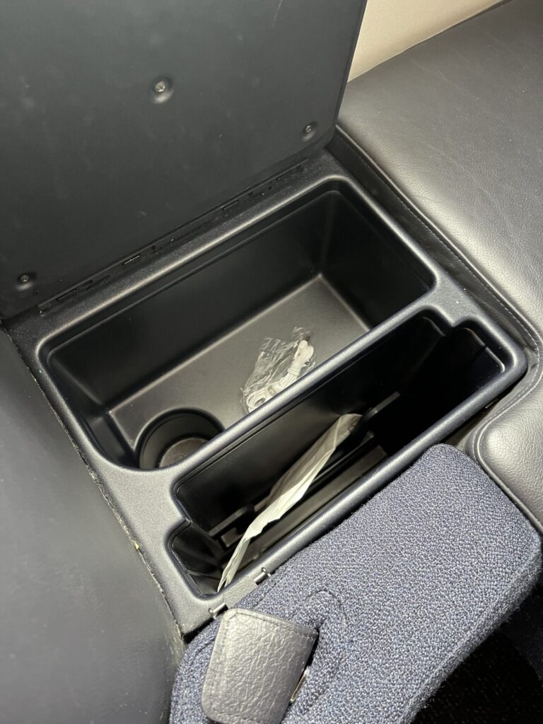 ✈️ Finnair A350 Business Class – Nordic innovation or Scandinavian frugality? 🤔💺 This non-reclining seat offers a sleek design, direct aisle access & a fully flat bed—but is it truly comfortable for long-haul flights? ✨ Some call it genius, others a cost-cutting compromise. What do you think? 🤷♂️