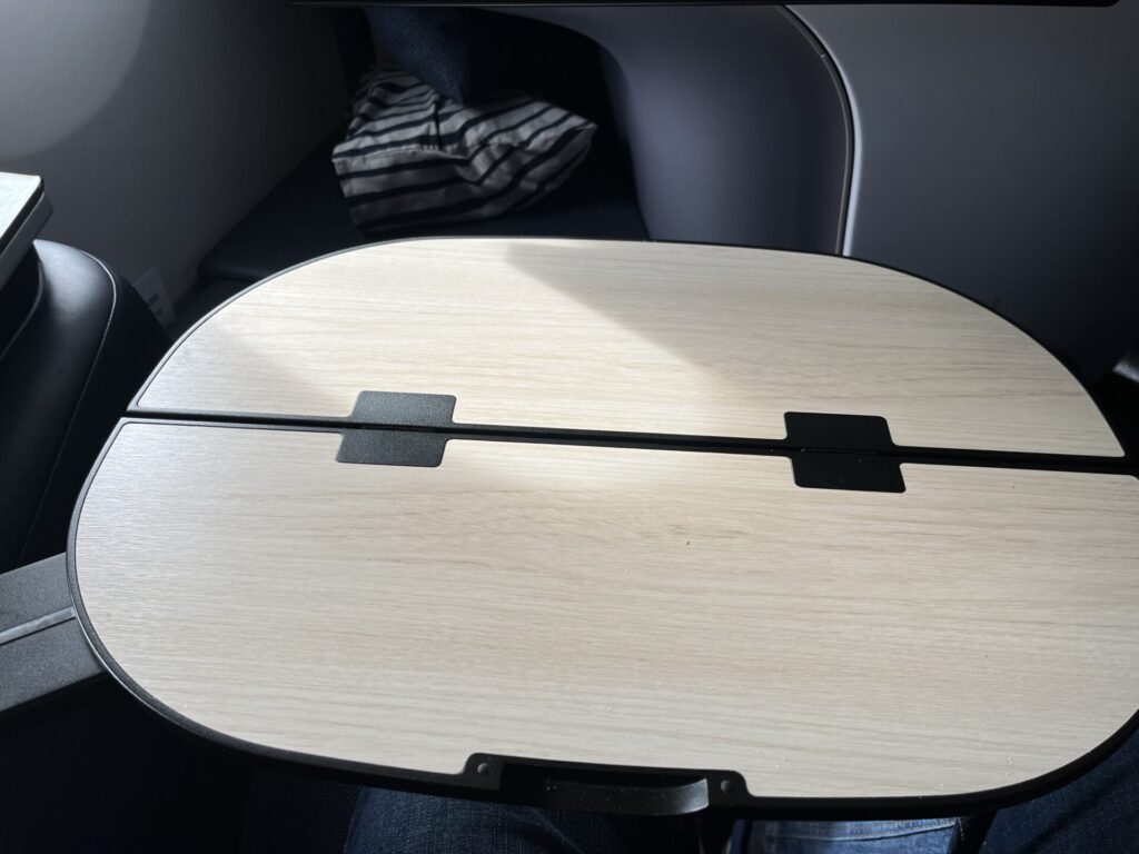 ✈️ Finnair A350 Business Class – Nordic innovation or Scandinavian frugality? 🤔💺 This non-reclining seat offers a sleek design, direct aisle access & a fully flat bed—but is it truly comfortable for long-haul flights? ✨ Some call it genius, others a cost-cutting compromise. What do you think? 🤷♂️