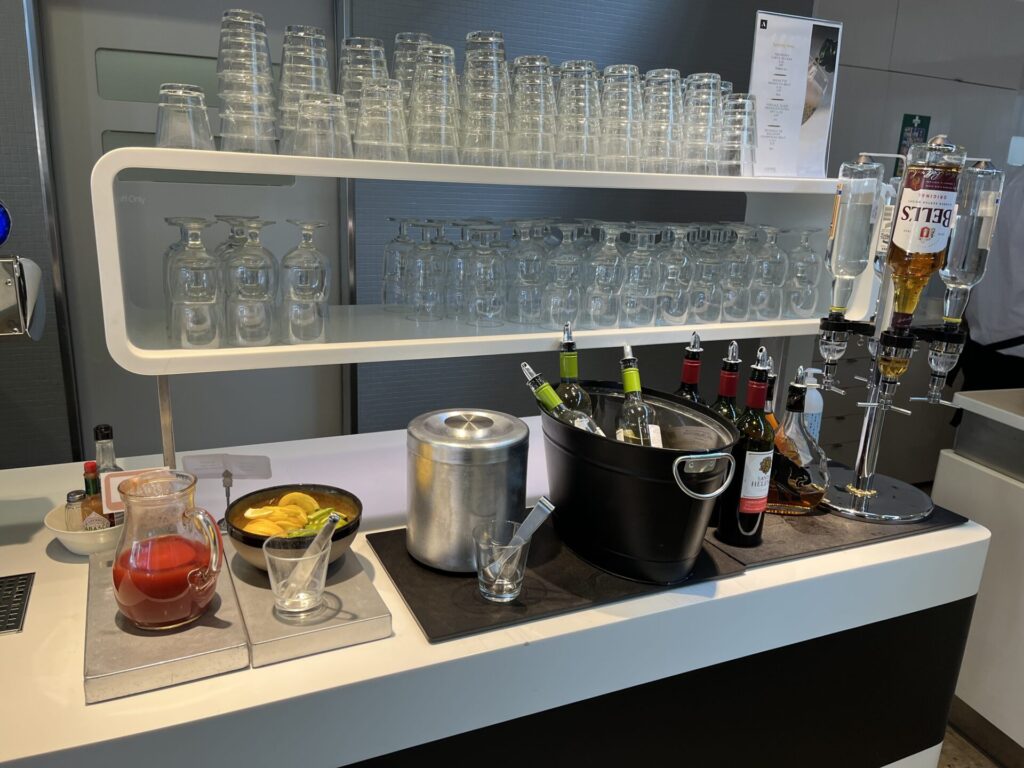 🛋️ Aspire Lounge (Gate 13), Helsinki — A quiet, functional space with runway views, light snacks, and drinks. 💼 Ideal for short stays before Schengen flights. 🛫 Priority Pass accepted. ✈️ Not the fanciest, but gets the job done.
👉 Read the full review now & see if it’s worth your visit!