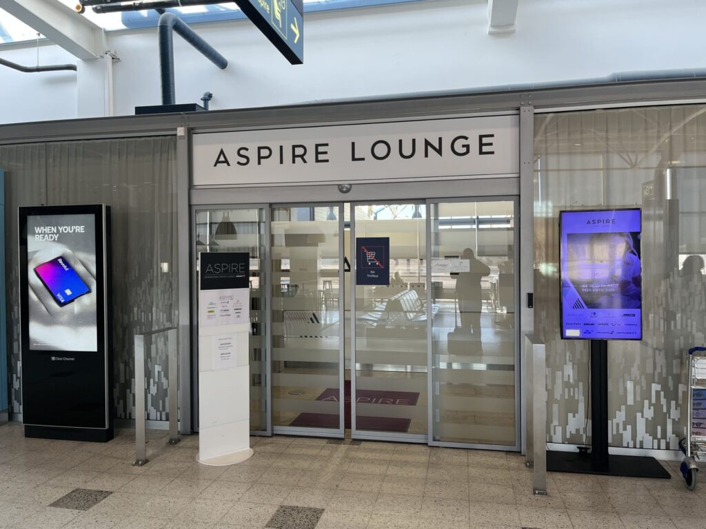 🛋️ Aspire Lounge (Gate 13), Helsinki — A quiet, functional space with runway views, light snacks, and drinks. 💼 Ideal for short stays before Schengen flights. 🛫 Priority Pass accepted. ✈️ Not the fanciest, but gets the job done.
👉 Read the full review now & see if it’s worth your visit!