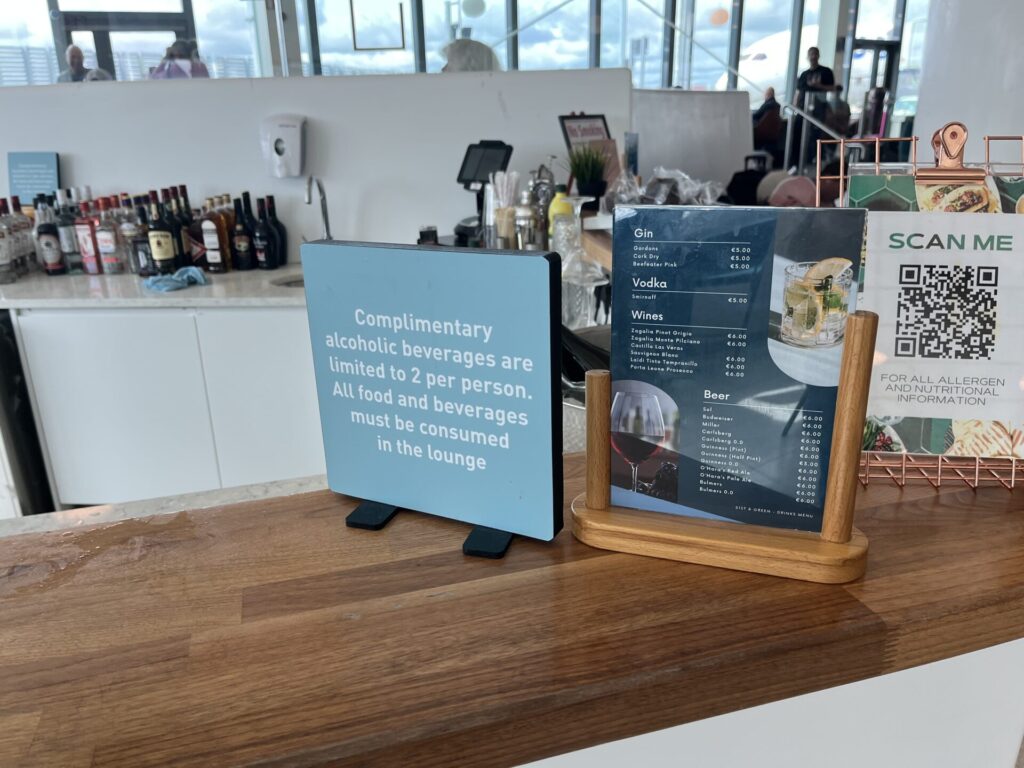 💺✈️ Aer Lingus A330-300 Business Class offers a solid transatlantic experience. The 1-2-1 seat layout ensures direct aisle access, with lie-flat beds and ample storage. Service is attentive, featuring Irish cuisine and complimentary Wi-Fi. While not the most luxurious, it provides comfort and value for long-haul travelers.