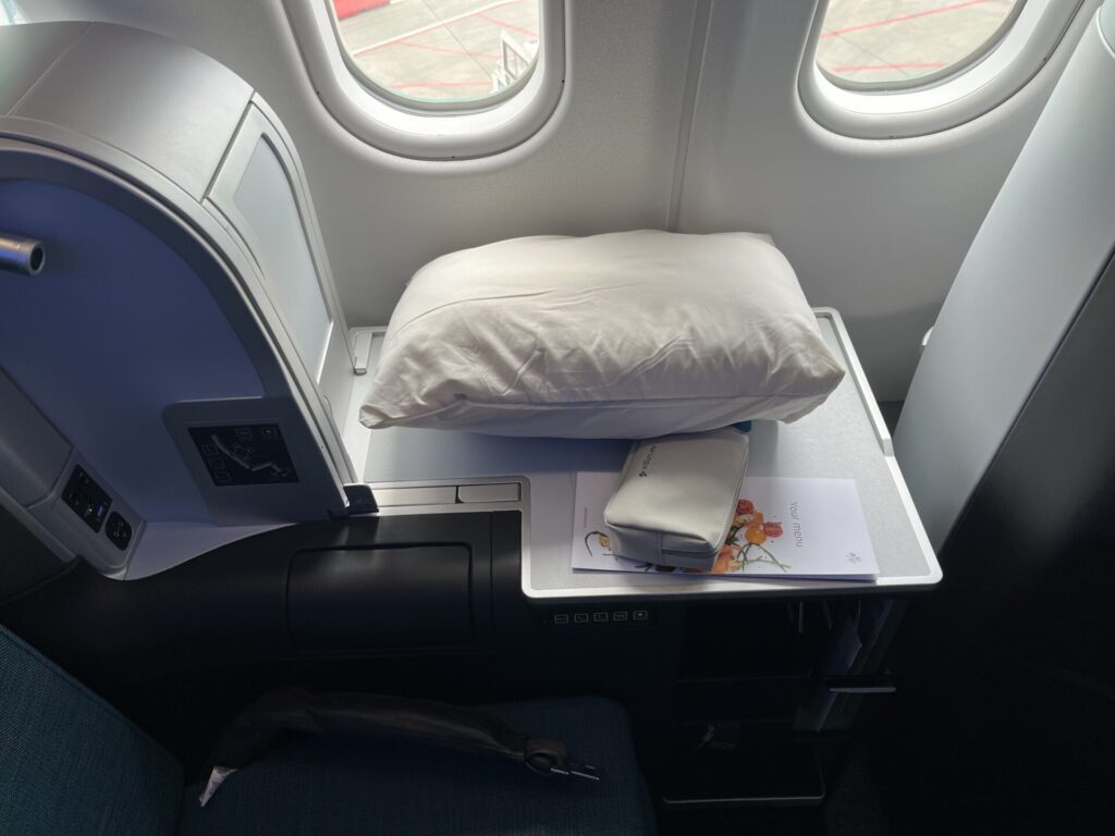 💺 We reviewed the Aer Lingus Business Class seat on the A330-300; exploring comfort, layout, privacy, and how it holds up on long-haul flights. ✈️