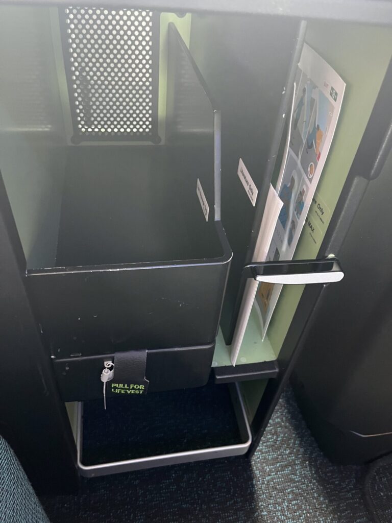 💺 We reviewed the Aer Lingus Business Class seat on the A330-300; exploring comfort, layout, privacy, and how it holds up on long-haul flights. ✈️