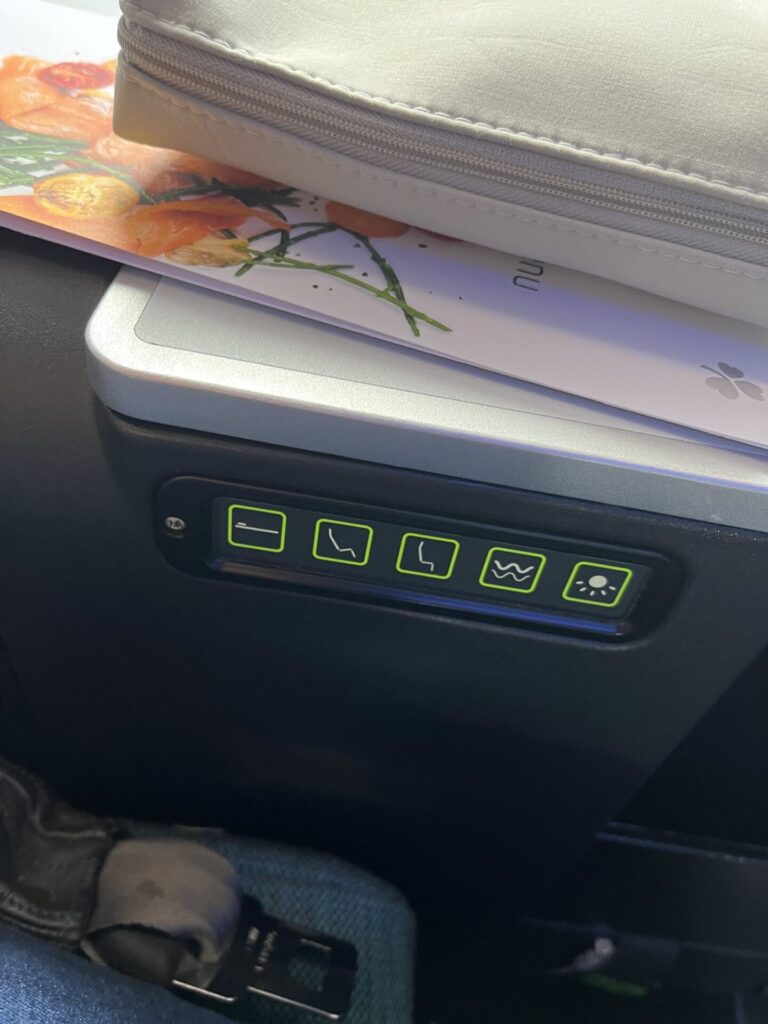 💺 We reviewed the Aer Lingus Business Class seat on the A330-300; exploring comfort, layout, privacy, and how it holds up on long-haul flights. ✈️