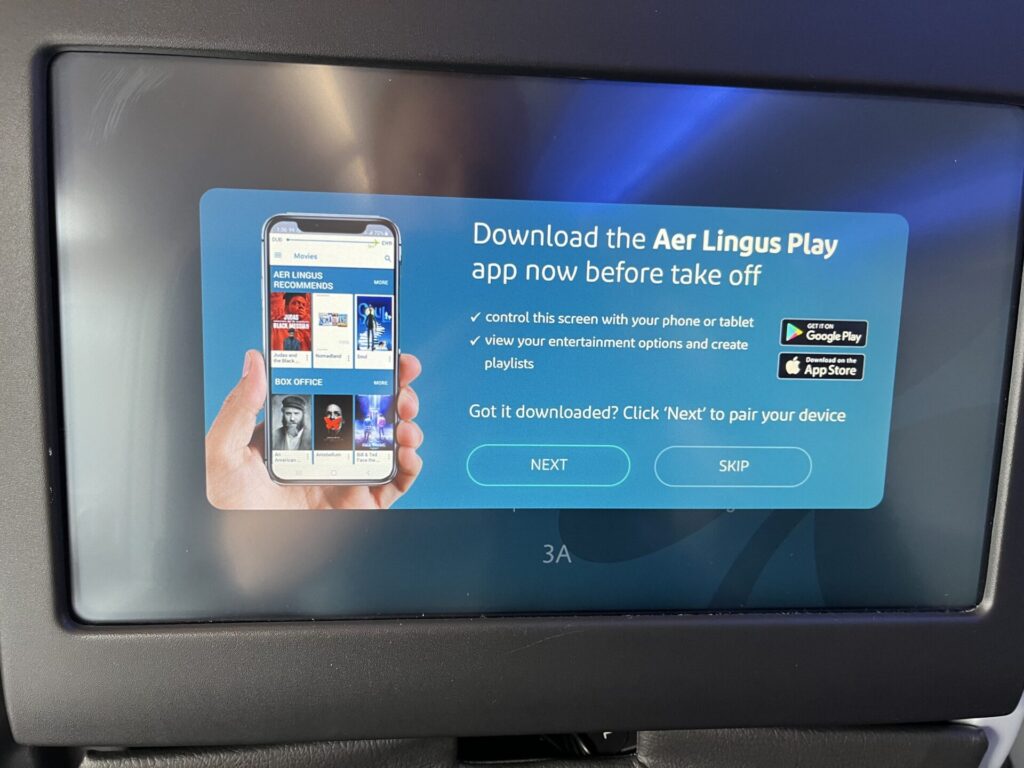 💺✈️ Aer Lingus A330-300 Business Class offers a solid transatlantic experience. The 1-2-1 seat layout ensures direct aisle access, with lie-flat beds and ample storage. Service is attentive, featuring Irish cuisine and complimentary Wi-Fi. While not the most luxurious, it provides comfort and value for long-haul travelers.