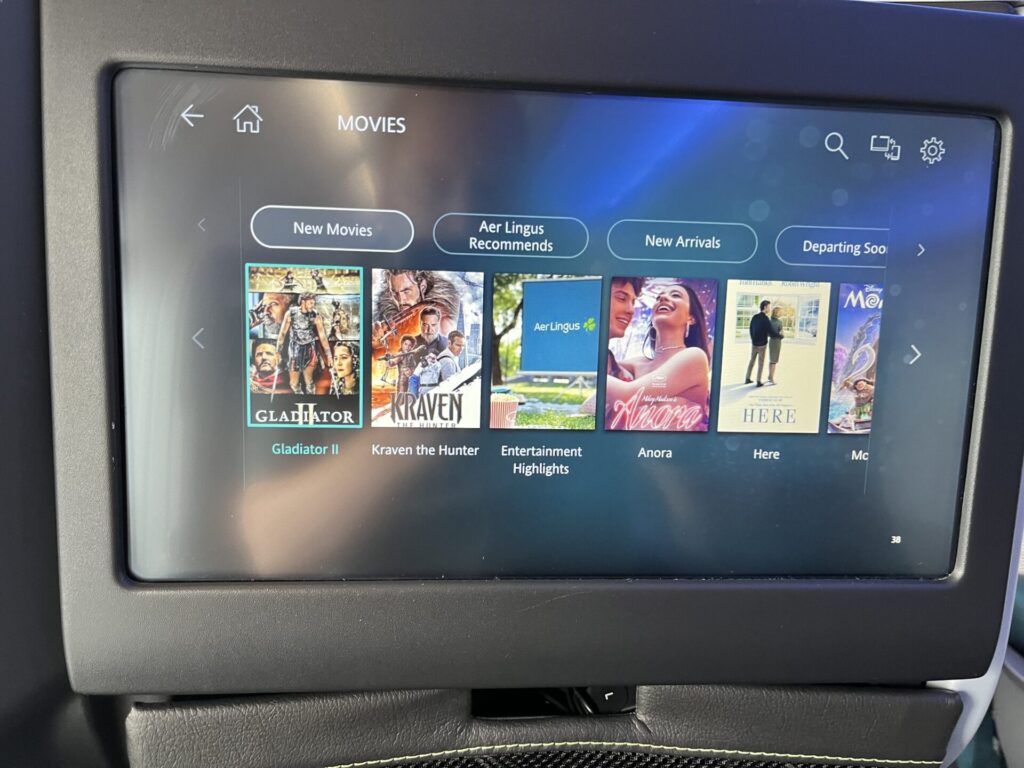 💺✈️ Aer Lingus A330-300 Business Class offers a solid transatlantic experience. The 1-2-1 seat layout ensures direct aisle access, with lie-flat beds and ample storage. Service is attentive, featuring Irish cuisine and complimentary Wi-Fi. While not the most luxurious, it provides comfort and value for long-haul travelers.