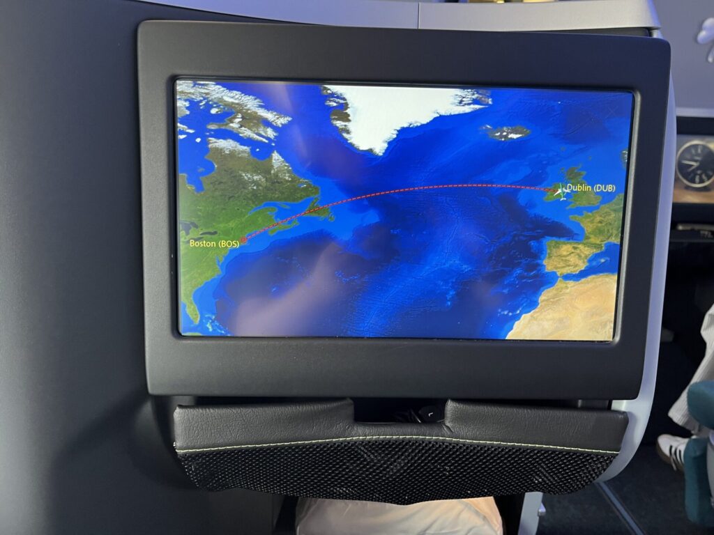 💺✈️ Aer Lingus A330-300 Business Class offers a solid transatlantic experience. The 1-2-1 seat layout ensures direct aisle access, with lie-flat beds and ample storage. Service is attentive, featuring Irish cuisine and complimentary Wi-Fi. While not the most luxurious, it provides comfort and value for long-haul travelers.