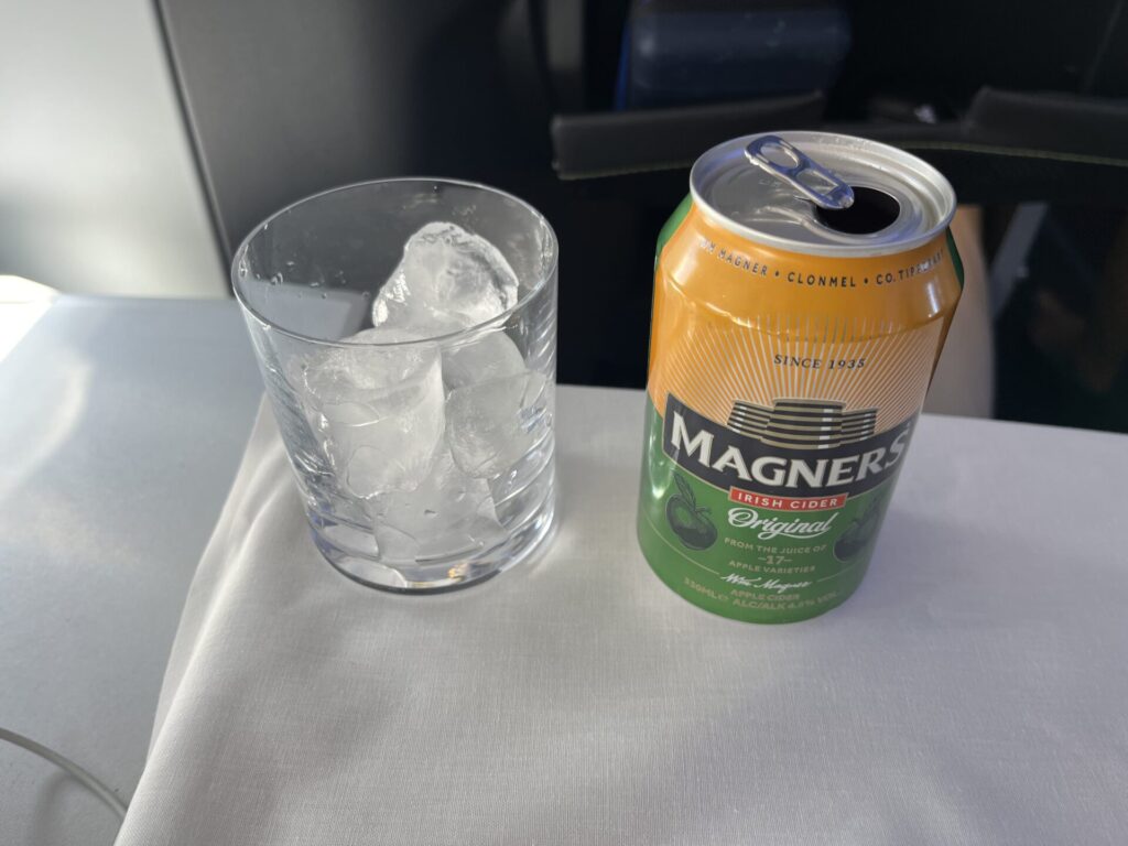 💺✈️ Aer Lingus A330-300 Business Class offers a solid transatlantic experience. The 1-2-1 seat layout ensures direct aisle access, with lie-flat beds and ample storage. Service is attentive, featuring Irish cuisine and complimentary Wi-Fi. While not the most luxurious, it provides comfort and value for long-haul travelers.