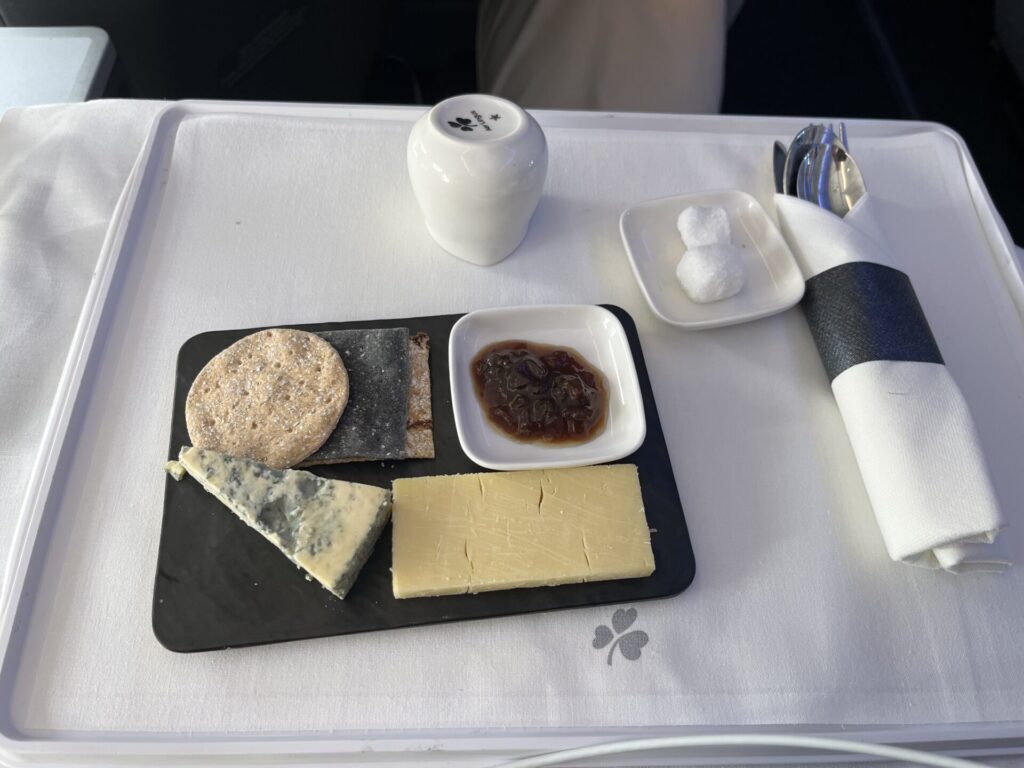 💺✈️ Aer Lingus A330-300 Business Class offers a solid transatlantic experience. The 1-2-1 seat layout ensures direct aisle access, with lie-flat beds and ample storage. Service is attentive, featuring Irish cuisine and complimentary Wi-Fi. While not the most luxurious, it provides comfort and value for long-haul travelers.