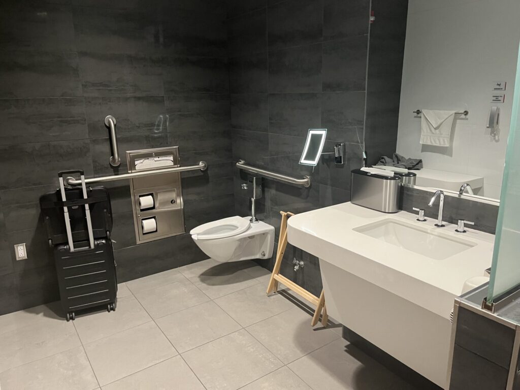 π« Tucked away in BOS Terminal B, the Admirals Club offers solid comfort, snacks, and runway views βοΈ. Not the flashiest, but a welcome break before your next hop. Worth it with a day pass or Oneworld status? You decide. π