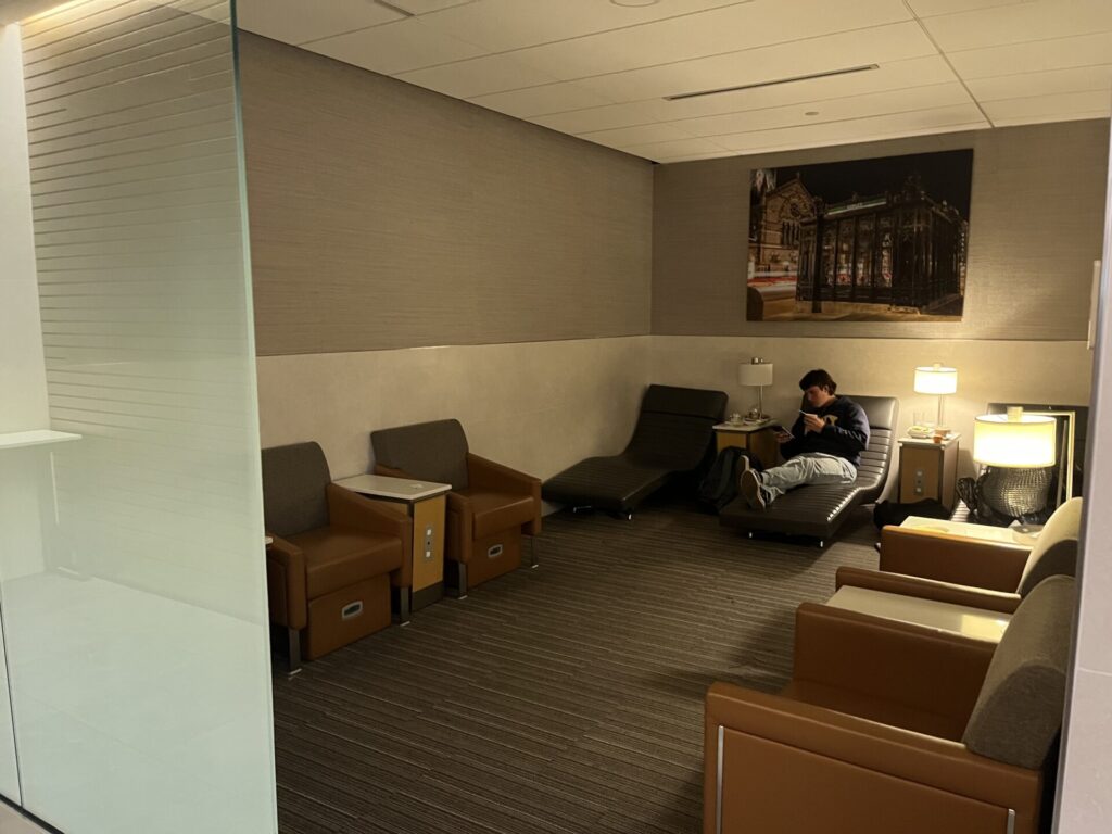 π« Tucked away in BOS Terminal B, the Admirals Club offers solid comfort, snacks, and runway views βοΈ. Not the flashiest, but a welcome break before your next hop. Worth it with a day pass or Oneworld status? You decide. π