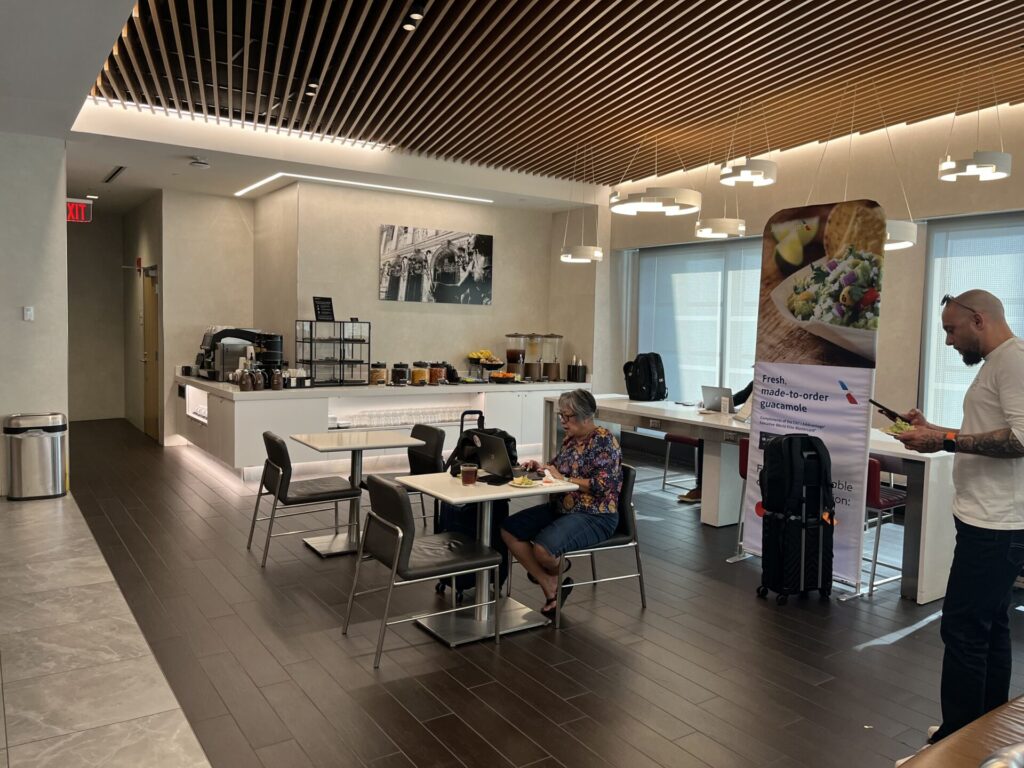 π« Tucked away in BOS Terminal B, the Admirals Club offers solid comfort, snacks, and runway views βοΈ. Not the flashiest, but a welcome break before your next hop. Worth it with a day pass or Oneworld status? You decide. π