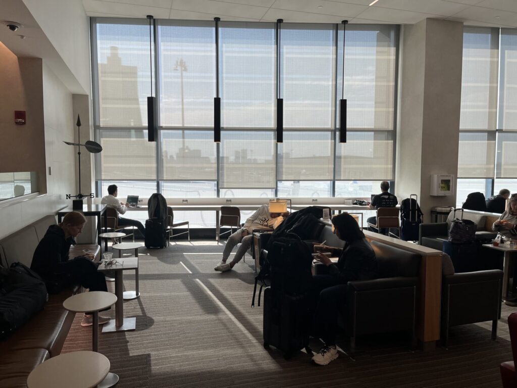 π« Tucked away in BOS Terminal B, the Admirals Club offers solid comfort, snacks, and runway views βοΈ. Not the flashiest, but a welcome break before your next hop. Worth it with a day pass or Oneworld status? You decide. π