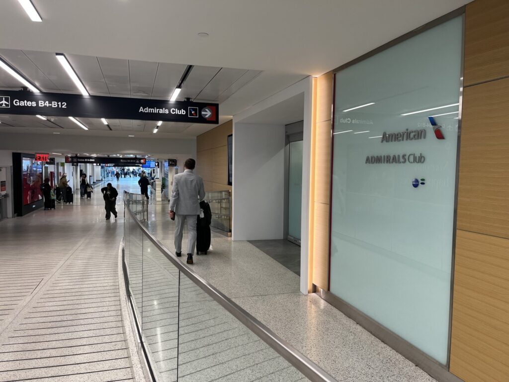 π« Tucked away in BOS Terminal B, the Admirals Club offers solid comfort, snacks, and runway views βοΈ. Not the flashiest, but a welcome break before your next hop. Worth it with a day pass or Oneworld status? You decide. π