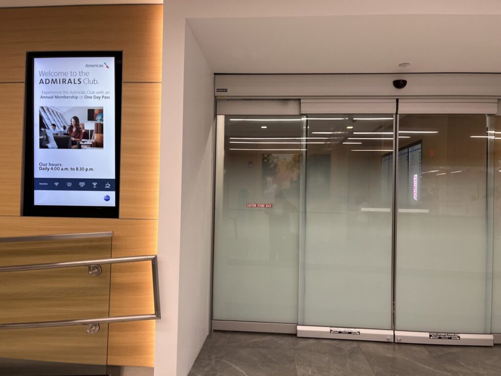 π« Tucked away in BOS Terminal B, the Admirals Club offers solid comfort, snacks, and runway views βοΈ. Not the flashiest, but a welcome break before your next hop. Worth it with a day pass or Oneworld status? You decide. π