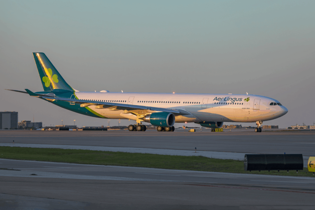 💺✈️ Aer Lingus A330-300 Business Class offers a solid transatlantic experience. The 1-2-1 seat layout ensures direct aisle access, with lie-flat beds and ample storage. Service is attentive, featuring Irish cuisine and complimentary Wi-Fi. While not the most luxurious, it provides comfort and value for long-haul travelers.