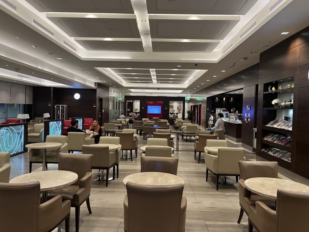 Neil Scrivener and Flying Business review the Marhaba Lounge in Dubai's (DXB) Terminal 1/Concourse D. Access includes Priority Pass members.
