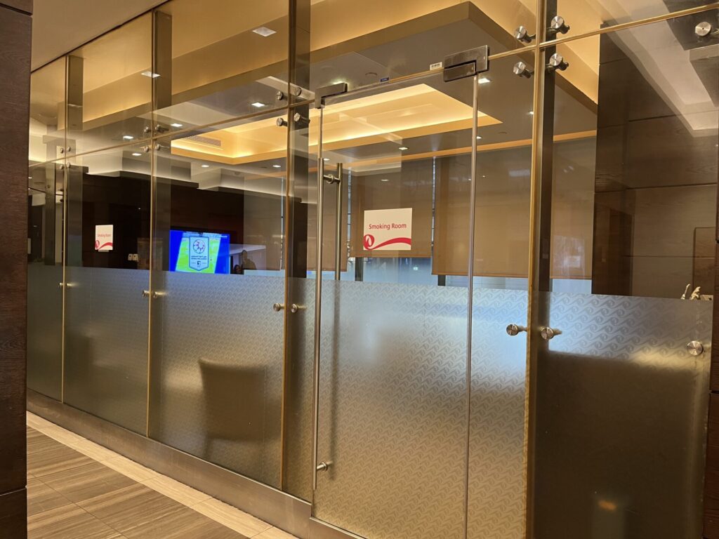 Neil Scrivener and Flying Business review the Marhaba Lounge in Dubai's (DXB) Terminal 1/Concourse D. Access includes Priority Pass members.