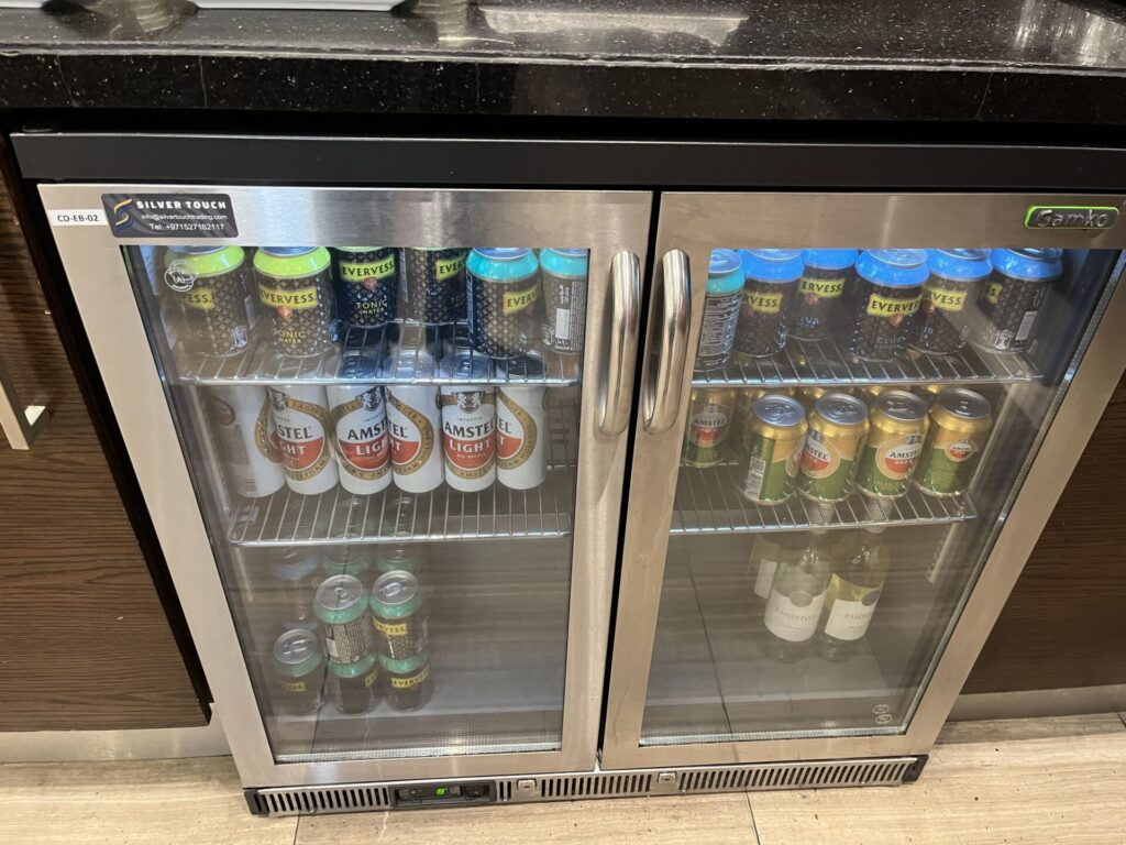 Neil Scrivener and Flying Business review the Marhaba Lounge in Dubai's (DXB) Terminal 1/Concourse D. Access includes Priority Pass members.