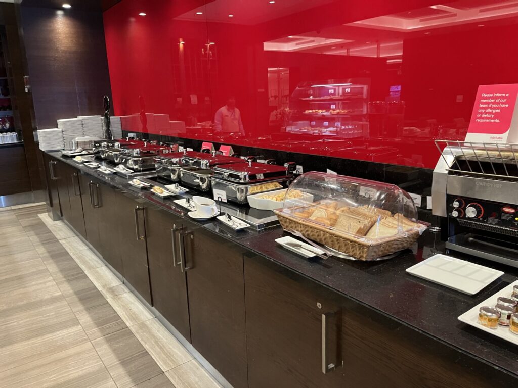 Neil Scrivener and Flying Business review the Marhaba Lounge in Dubai's (DXB) Terminal 1/Concourse D. Access includes Priority Pass members.