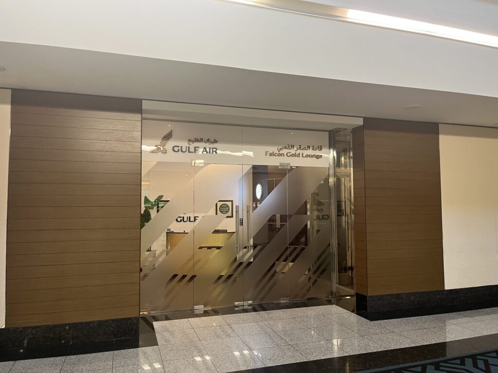 Neil Scrivener and Flying Business review the Gulf Air Lounge in Dubai's (DXB) Terminal 1/Concourse D. Access for Gulf Air Falcon Members and those flying Business Class with Gulf Air.