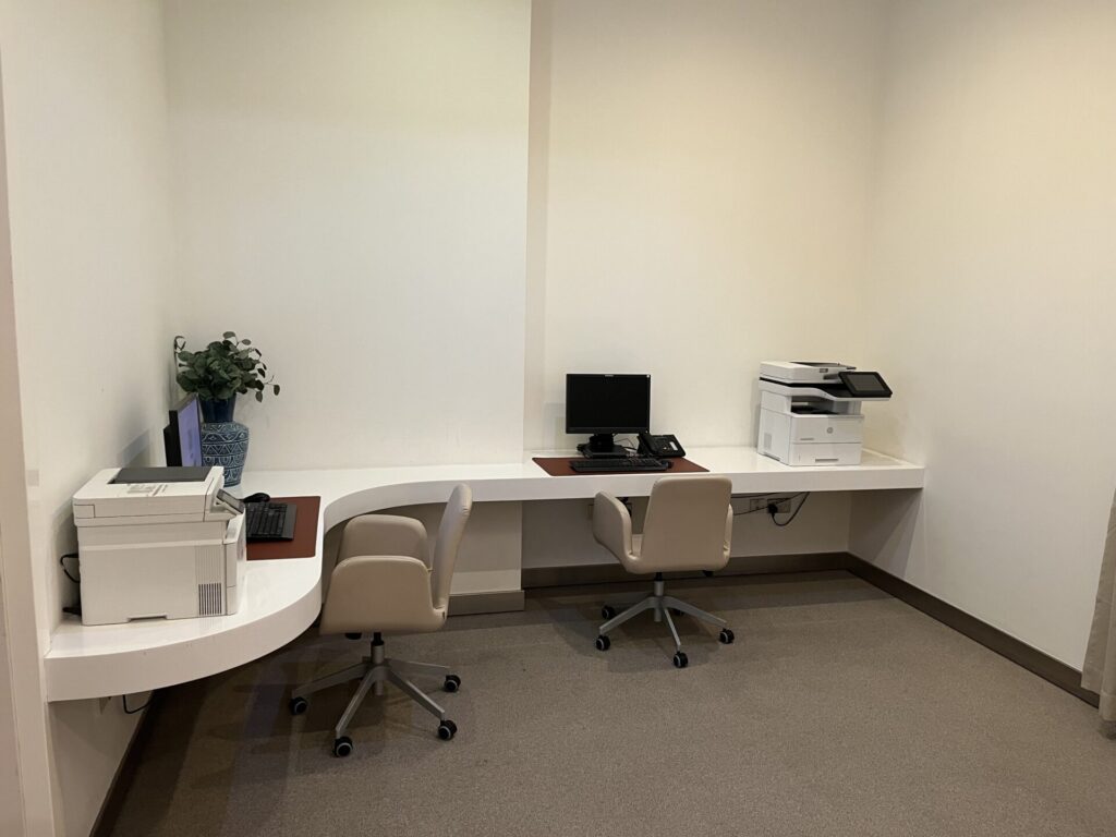 Neil Scrivener reviews the SkyTeam  Lounge in Dubai's (DXB) Terminal 1/Concourse D. Access includes Priority Pass members.