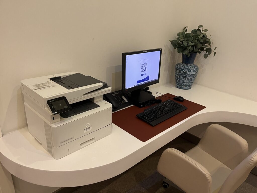 Neil Scrivener reviews the SkyTeam  Lounge in Dubai's (DXB) Terminal 1/Concourse D. Access includes Priority Pass members.