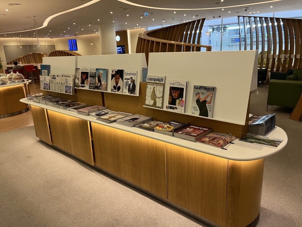 Neil Scrivener reviews the SkyTeam  Lounge in Dubai's (DXB) Terminal 1/Concourse D. Access includes Priority Pass members.