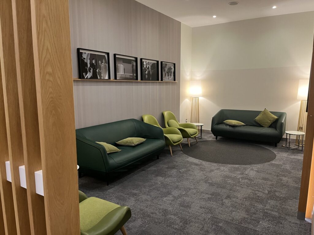 Neil Scrivener reviews the SkyTeam  Lounge in Dubai's (DXB) Terminal 1/Concourse D. Access includes Priority Pass members.