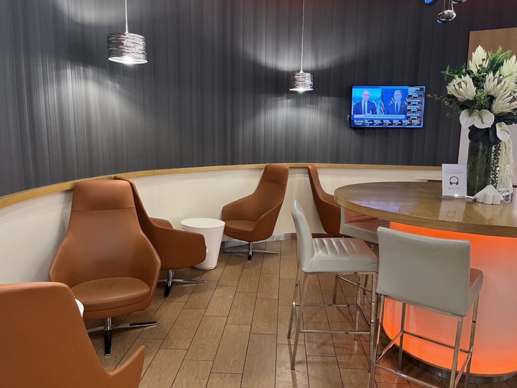 Neil Scrivener reviews the SkyTeam  Lounge in Dubai's (DXB) Terminal 1/Concourse D. Access includes Priority Pass members.