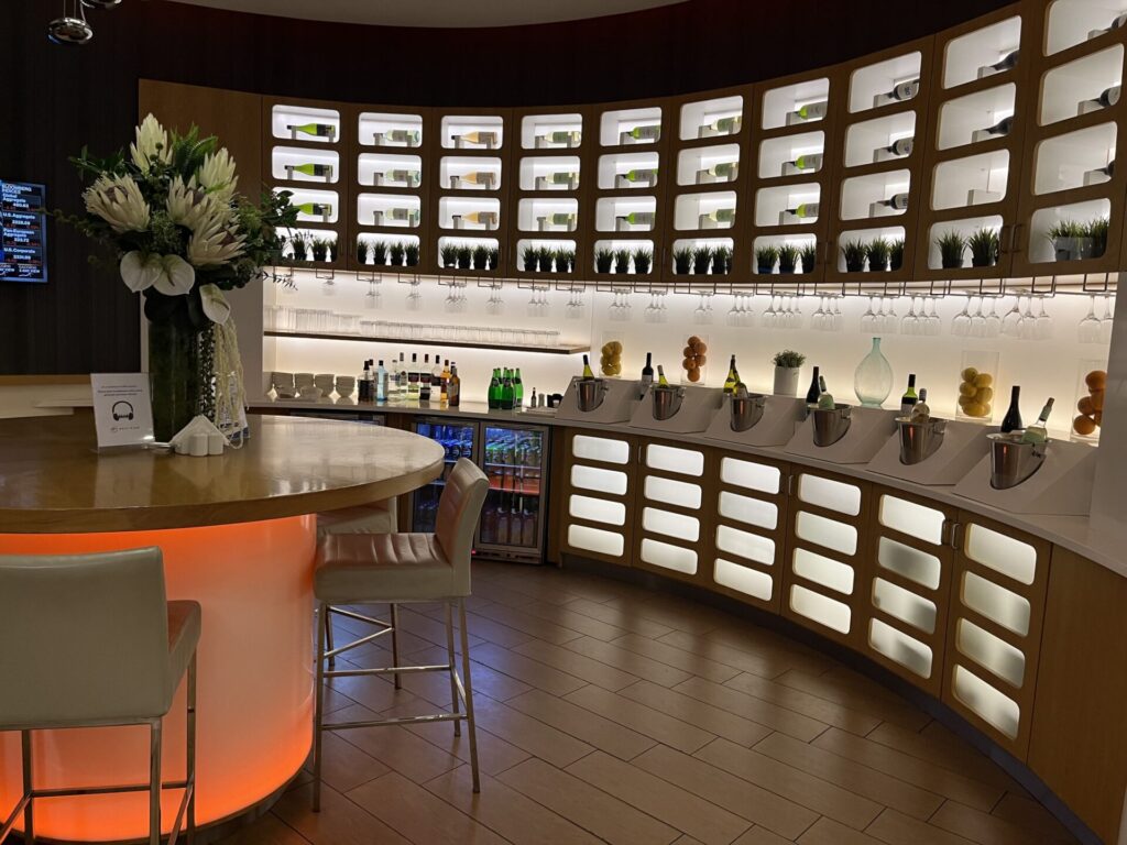 Neil Scrivener reviews the SkyTeam  Lounge in Dubai's (DXB) Terminal 1/Concourse D. Access includes Priority Pass members.