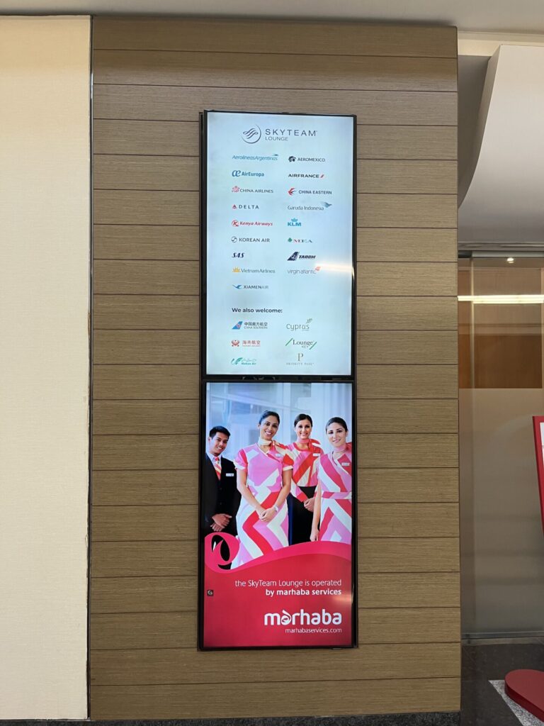 Neil Scrivener reviews the SkyTeam  Lounge in Dubai's (DXB) Terminal 1/Concourse D. Access includes Priority Pass members.