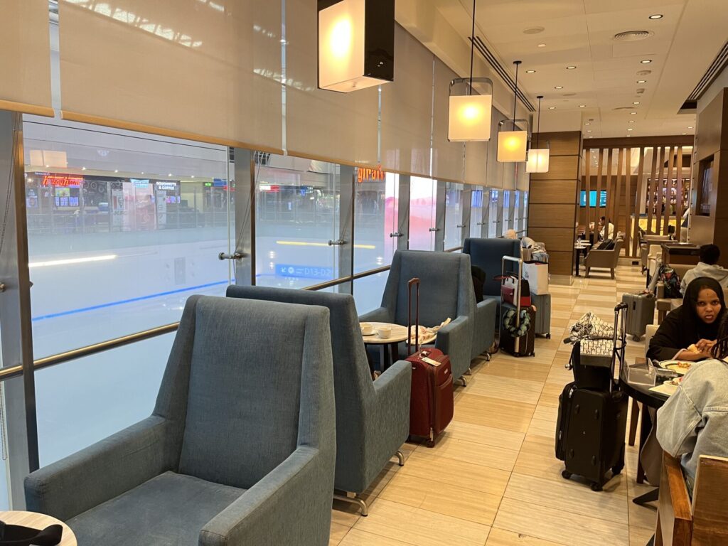 Neil Scrivener and Flying Business review the Ahlan Lounge in Dubai's (DXB) Terminal 1/Concourse D. Access includes Priority Pass members.