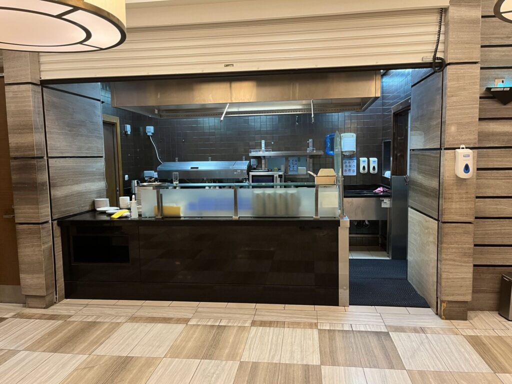 Neil Scrivener and Flying Business review the Ahlan Lounge in Dubai's (DXB) Terminal 1/Concourse D. Access includes Priority Pass members.