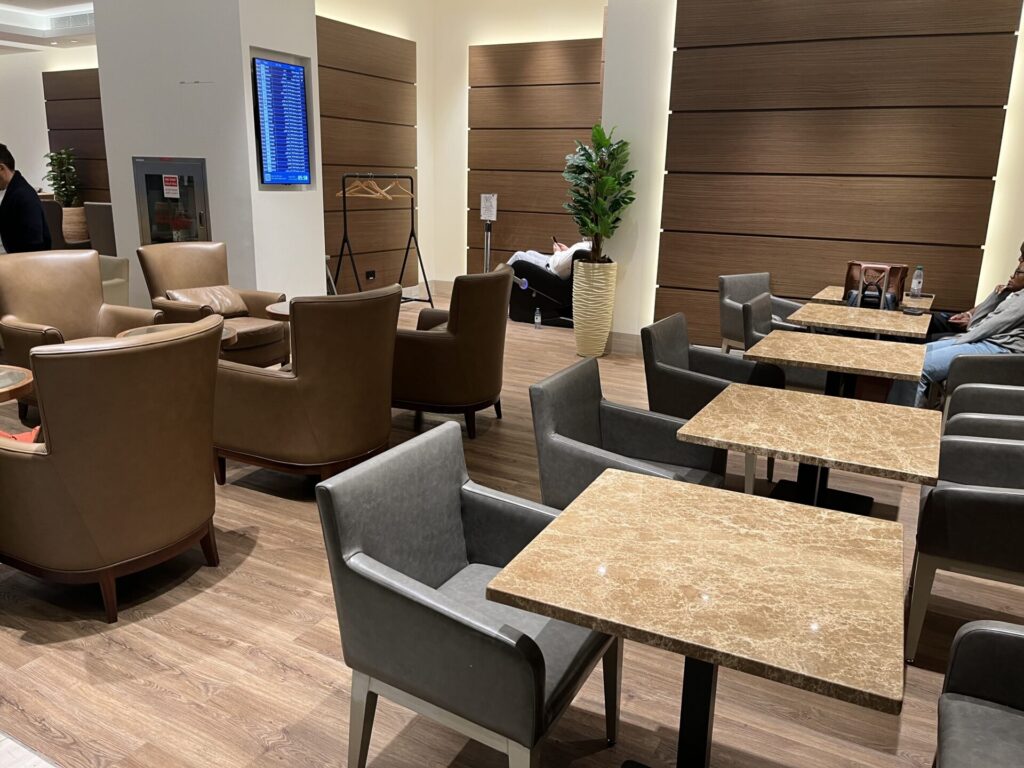 Neil Scrivener and Flying Business review the Ahlan Lounge in Dubai's (DXB) Terminal 1/Concourse D. Access includes Priority Pass members.