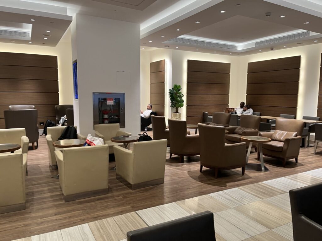 Neil Scrivener and Flying Business review the Ahlan Lounge in Dubai's (DXB) Terminal 1/Concourse D. Access includes Priority Pass members.
