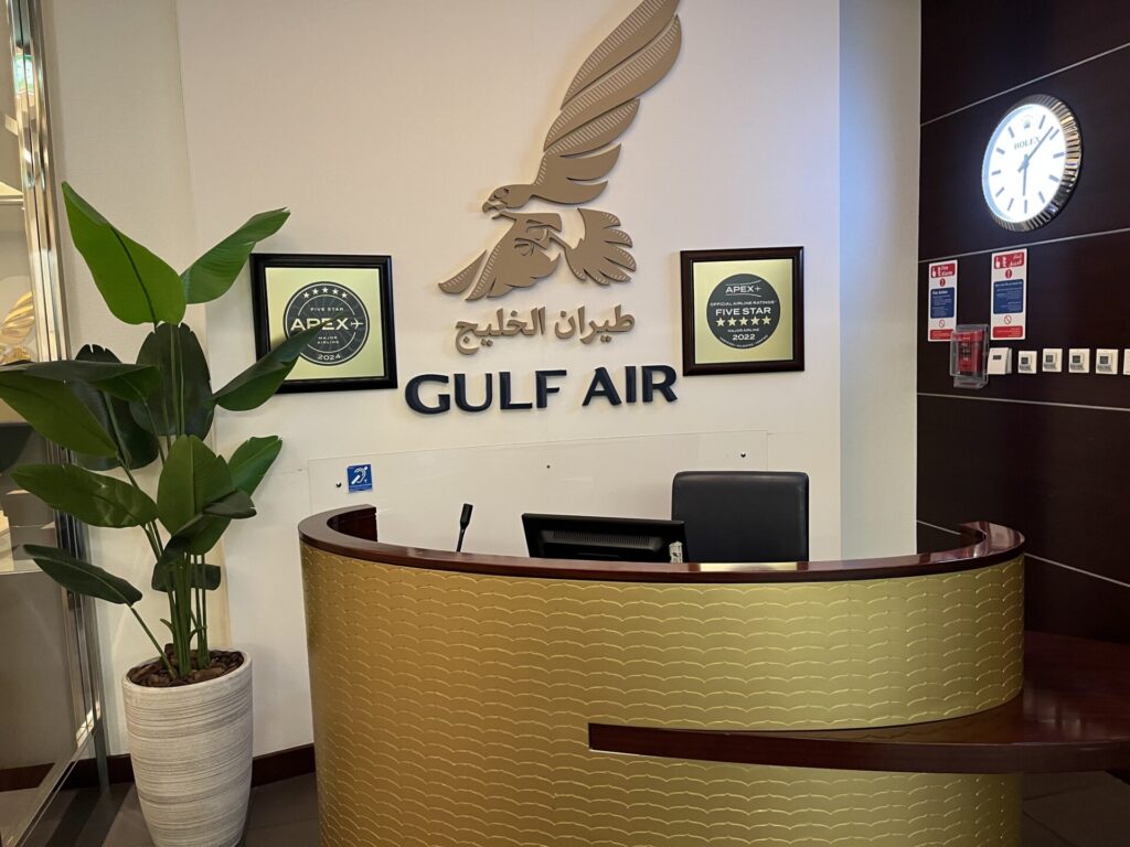 Neil Scrivener and Flying Business review the Gulf Air Lounge in Dubai's (DXB) Terminal 1/Concourse D. Access for Gulf Air Falcon Members and those flying Business Class with Gulf Air.