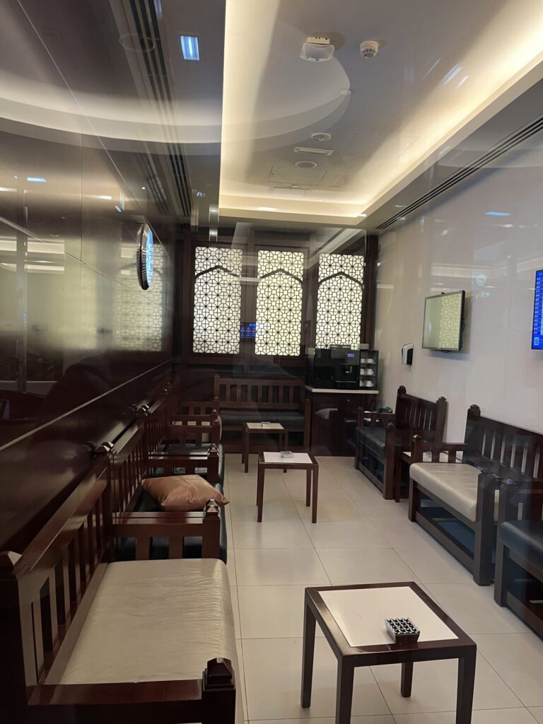 Neil Scrivener and Flying Business review the Gulf Air Lounge in Dubai's (DXB) Terminal 1/Concourse D. Access for Gulf Air Falcon Members and those flying Business Class with Gulf Air.